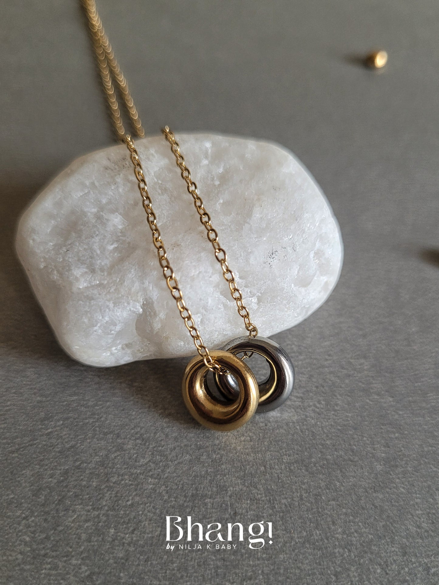 Interlocking Circles Pendant Necklace